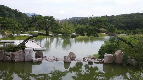 연못