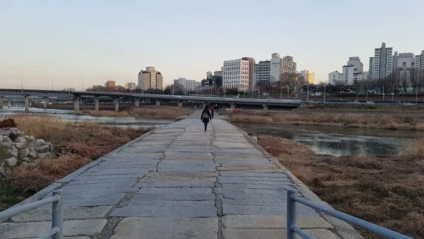 돌다리