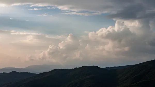 산 능선