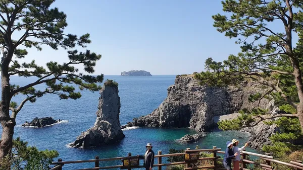 바위 기둥