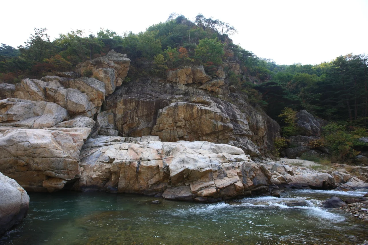 바위 절벽