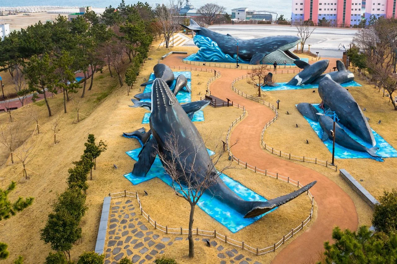 고래 조형물