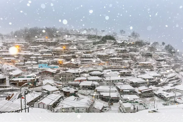 산비탈 마을